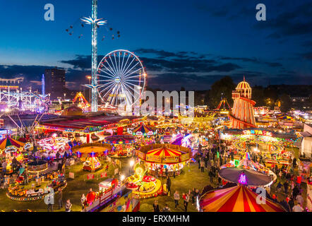 Nottingham Goose Fair una fiera annuale di viaggio con divertimenti e giostre Nottingham Nottinghamshire Inghilterra UK GB Europe Foto Stock