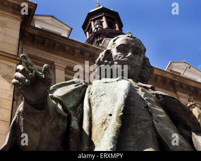 John Harrison Mercante e benefattore statua in Piazza della Città Leeds West Yorkshire Inghilterra Foto Stock