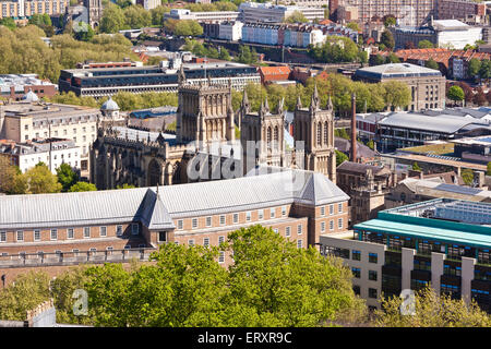 Cattedrale di Bristol e Municipio (sede del governo locale), Bristol REGNO UNITO - Vista dalla Cabot Tower in Brandon Hill Park Foto Stock