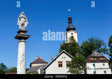 Repubblica ceca Utery, una piccola e pittoresca cittadina, Plzen regione ovest Boemia, Chiesa di San Giovanni Battista; Foto Stock