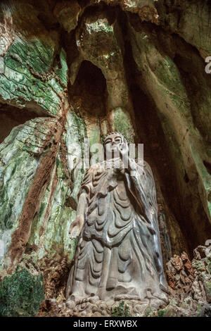 Statua di Budda nelle montagne di marmo, Vietnam Foto Stock