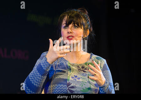 Marian Keyes autore parlando sul palco a Hay Festival 2015 Foto Stock