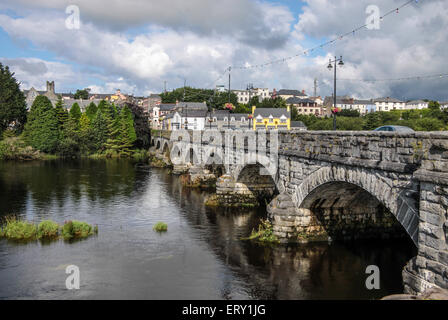 Ponte sul Fiume Laune in Killorglin, nella contea di Kerry, Irlanda Foto Stock