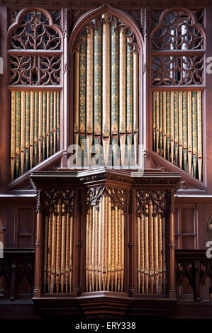 Il Vittoriano ornati organo a canne di Sherborne Abbey sono state installate nel transetto nord dal grigio e Davison nel 1858. Il Dorset, Inghilterra, Regno Unito. Foto Stock