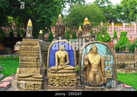 Statua di Buddha a Patrimonio Mondiale UNESCO tempio di Mahabodhi ; Bodhgaya, ; Bihar ; India Foto Stock