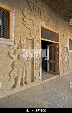 Tempio nella Grotta hinyana pandav grotte primo secolo A.C. al II secolo D.C. ; Satavahana ; Nasik ; Maharashtra ; India Foto Stock
