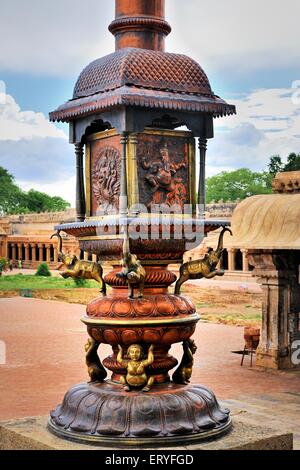Pilastro al tempio Brihadeshwara ; Tanjore Thanjavur ; Tamil Nadu ; India Foto Stock