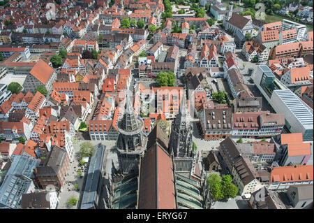 Vista del centro storico dalla torre di Ulm Minster, Ulm, Baden-Württemberg, Germania Foto Stock