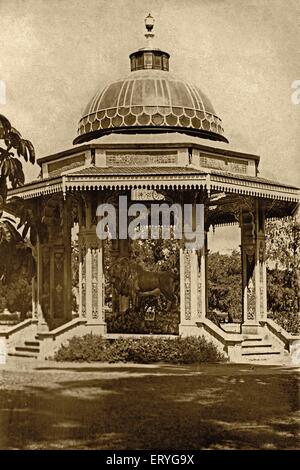 Statua del Leone , vecchia foto del 1900 antica d'epoca , Mysore , Mysuru , Karnataka , India , Asia Foto Stock