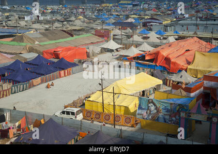 Tenda di plastica House di kumbha Mela di Allahabad Uttar Pradesh, India Foto Stock
