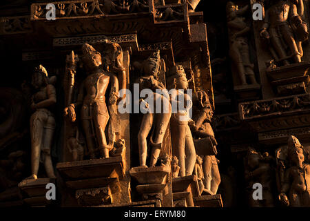 Sculture classiche del tempio di Khajuraho Madhya Pradesh India Asia Foto Stock