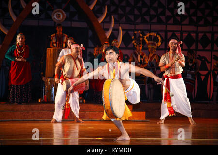Danza popolare , Cholom tandava danza , Dhol dholak Cholam danza , Nord-est , Manipur , India , Asia Foto Stock