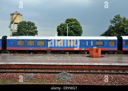 Royal Rajasthan sul treno di ruote di Khajuraho Madhya Pradesh India Asia Foto Stock