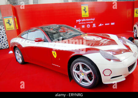 Ferrari auto visualizzato all'hotel Taj Mahal ; Bombay ; Mumbai ; Maharashtra ; India Foto Stock
