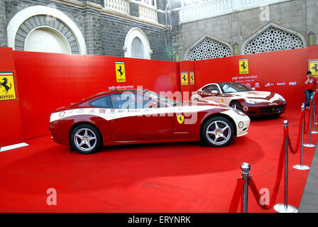 Ferrari auto visualizzato all'hotel Taj Mahal ; Bombay ; Mumbai ; Maharashtra ; India Foto Stock