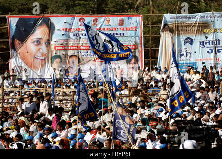 I sostenitori del partito Bahujan Samaj BSP radunano la campagna elettorale parlamentare Bombay Mumbai elezioni indiane del Maharashtra India Foto Stock