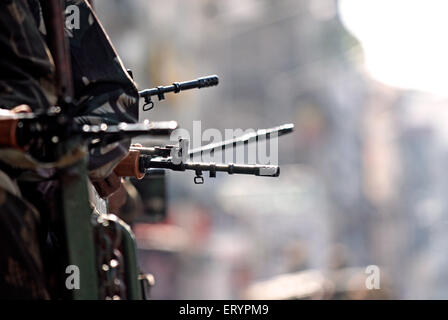 26/11 Mumbai terrore attacco 2008 , esercito con armi pronto , Taj Mahal Hotel , Colaba , Bombay , Mumbai , Maharashtra , India , Asia Foto Stock