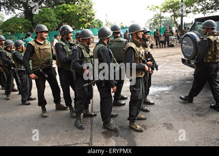 La sicurezza nazionale Guard GFN commandos con la pistola dopo l attacco terroristico da deccan mujahedeen ; Bombay Foto Stock