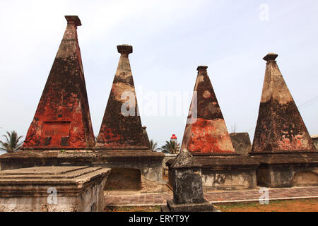 Cimitero olandese e del personale di bandiera , Bheemili Beach , Bheemunipatnam , Bhimlipatam , Bheemli , Bhimili , Visakhapatnam , Andhra Pradesh , India , Asia Foto Stock