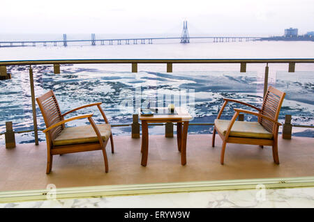 Vista di Bandra worli Rajiv Gandhi link sul mare dal balcone ; Mumbai Bombay ; Maharashtra ; India Foto Stock