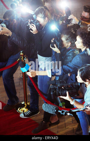 Paparazzi fotografi e giornalisti al red carpet event Foto Stock