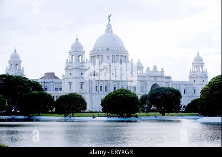 Edificio del patrimonio memoriale della Victoria costruito nel 1921 al crepuscolo ; Kolkata Calcutta ; Bengala Occidentale ; India Foto Stock