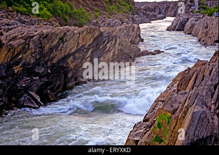 Cascate di Dhuandhar, fiume Narmada, rocce di marmo, Bhedaghat, Jabalpur, Madhya Pradesh, India, Asia Foto Stock