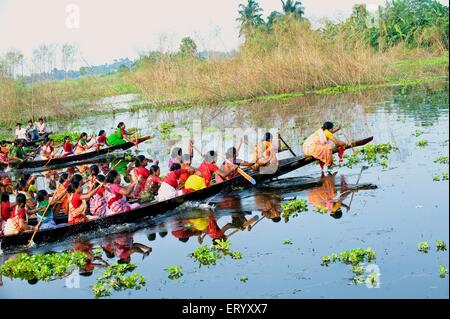 Donne barca corsa, Kasipur, Calcutta, Kolkata, Bengala Occidentale, India, Asia Foto Stock