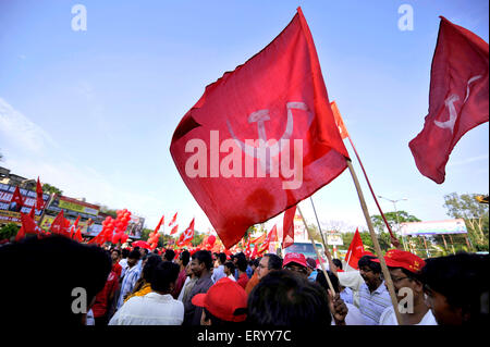 CPM, partito comunista dell'India, marxista, partito politico, campagna elettorale rally con simboli di bandiere di partito, Calcutta, Kolkata, Bengala occidentale, India, Asia Foto Stock