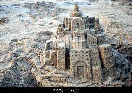 Scultura di sabbia , Arte di sabbia , Spiaggia dorata , Spiaggia di Puri ; Orissa ; Odisha , India , Asia Foto Stock