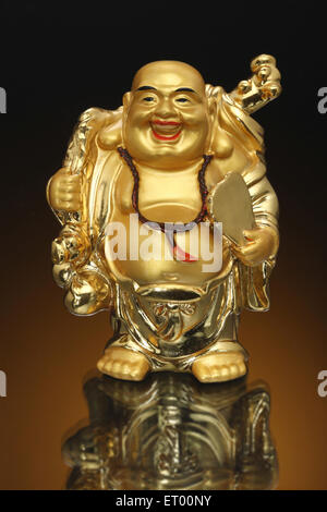 Buddha ridente d'oro, buon feng shui Foto Stock