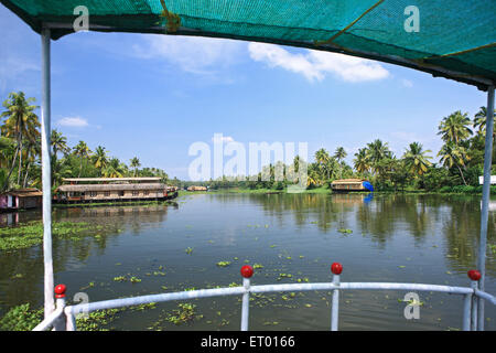 Case galleggianti in lagune ; Alleppey Alappuzha ; Kerala ; India Foto Stock