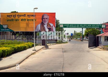 Narendra Modi palizzata per la campagna elettorale Varanasi Uttar Pradesh India Asia Foto Stock