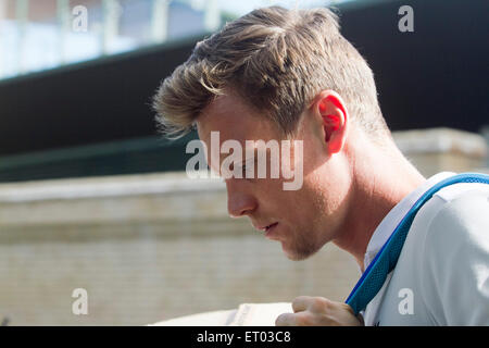 Wimbledon Londra,UK. Il 10 giugno 2015. Ceca giocatore di tennis Tomas BERDYCH arriva a WImbledon AELTC per la pratica del credito: amer ghazzal/Alamy Live News Foto Stock