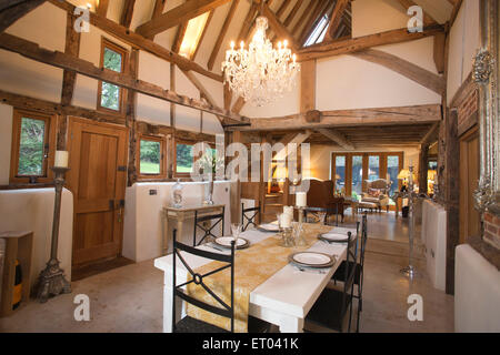 Interno del bellissimo fienile conversione, in Wanborough al di fuori di Guildford, Surrey, Regno Unito Foto Stock