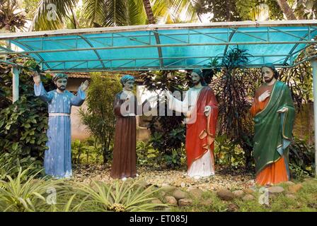 Sculture, Chiesa di San Tommaso, Chiesa cattolica di Syro Malabar, Kokkamangalam, Kokkothamangalam, Alleppey, Alappuzha, Kerala, India, Asia Foto Stock