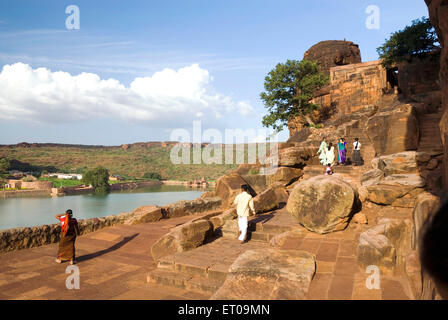 Le fasi che portano dalla grotta due fino a tre cave in Badami ; Karnataka ; India Foto Stock