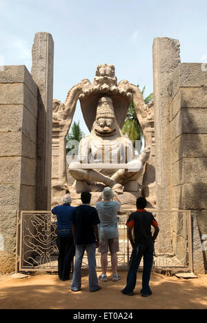 Lakshmi Narasimha metà leone metà uomo statua in Hampi ; Karnataka ; India Foto Stock