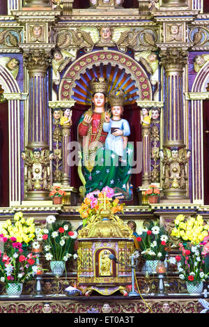 Altare ; St. Mary's Marth Mariam foranei chiesa costruita nel 105 A.D.in Kuravilangad situato nel distretto di Kottayam del Kerala ; India Foto Stock