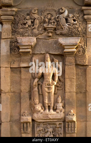 UNESCO World Heritage Site ; scultura permanente nel tempio Pattadakal otto secolo ; Karnataka ; India Foto Stock