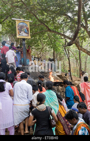 Croce di Gesù Cristo, pellegrinaggio malayattoo, collina di Kurissuudy, Santuario Internazionale di San Tommaso, Malayattur, Angamaly, Aluva, Kerala, India, Asia Foto Stock