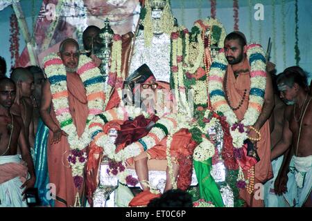 Sri Jayendra Saraswathi Shankaracharya, Jagadguru Shri Chandrasekharendra Saraswati Swamigal, Shankara Vijayendra Saraswathi, Kanchipuram, India Foto Stock