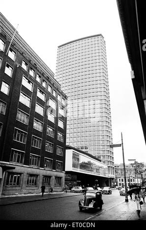 Punto centrale, 101-103 New Oxford Street, Cambridge Circus, Londra, 4 maggio 1967. Foto Stock