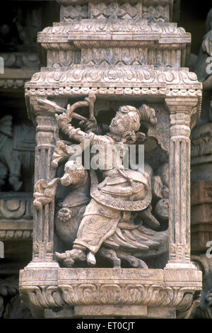 Rathi intaglio del legno statue in vecchio tempio carro a Madurai ; Tamil Nadu ; India Foto Stock