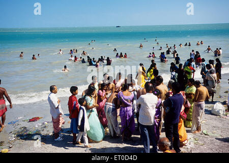 Agni tirtha baia del Bengala ; Rameswaram Rameshvaram ; Tamil Nadu ; India Foto Stock