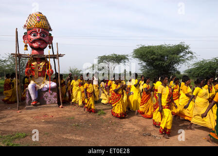 Statua di Aravan nel festival di duryodhana padukalam ; Sevilimedu ; Kanchipuram ; distretto di Kancheepuram ; Tamil Nadu ; India ; Asia Foto Stock