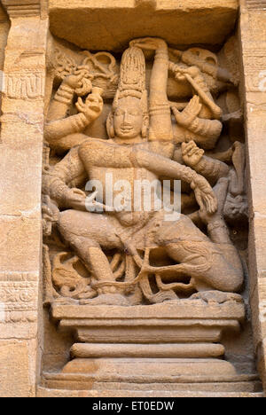 Signore Shiva il ballerino cosmico al tempio kailasanatha in ; Kanchipuram ; kancheepuram ; Tamil Nadu ; India Foto Stock