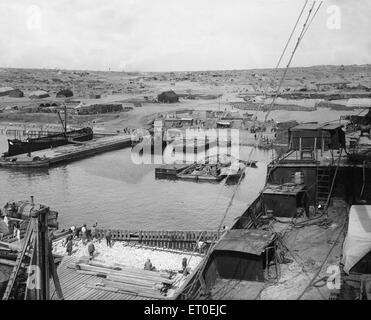 Una generale vista dal ponte della SS Fiume Clyde del deposito francese al seme El Bahr. Circa nel maggio 1915 Foto Stock