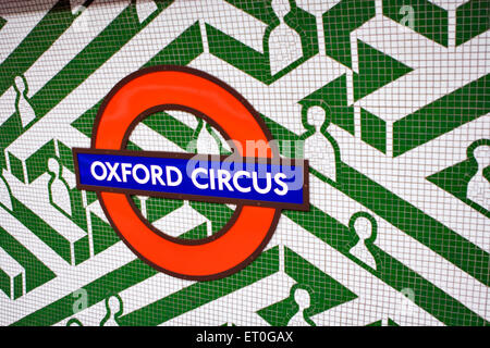 Immagine realizzata sulla parete utilizzando le piastrelle oxford circus ; Stazione della Metropolitana ; London ; Regno Unito Regno Unito Inghilterra Foto Stock