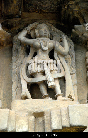 Figura femminile scolpita in pietra sulla parete di Channakesava Vishnu tempio ; Belur ; district Hassan ; Karnataka ; India Foto Stock